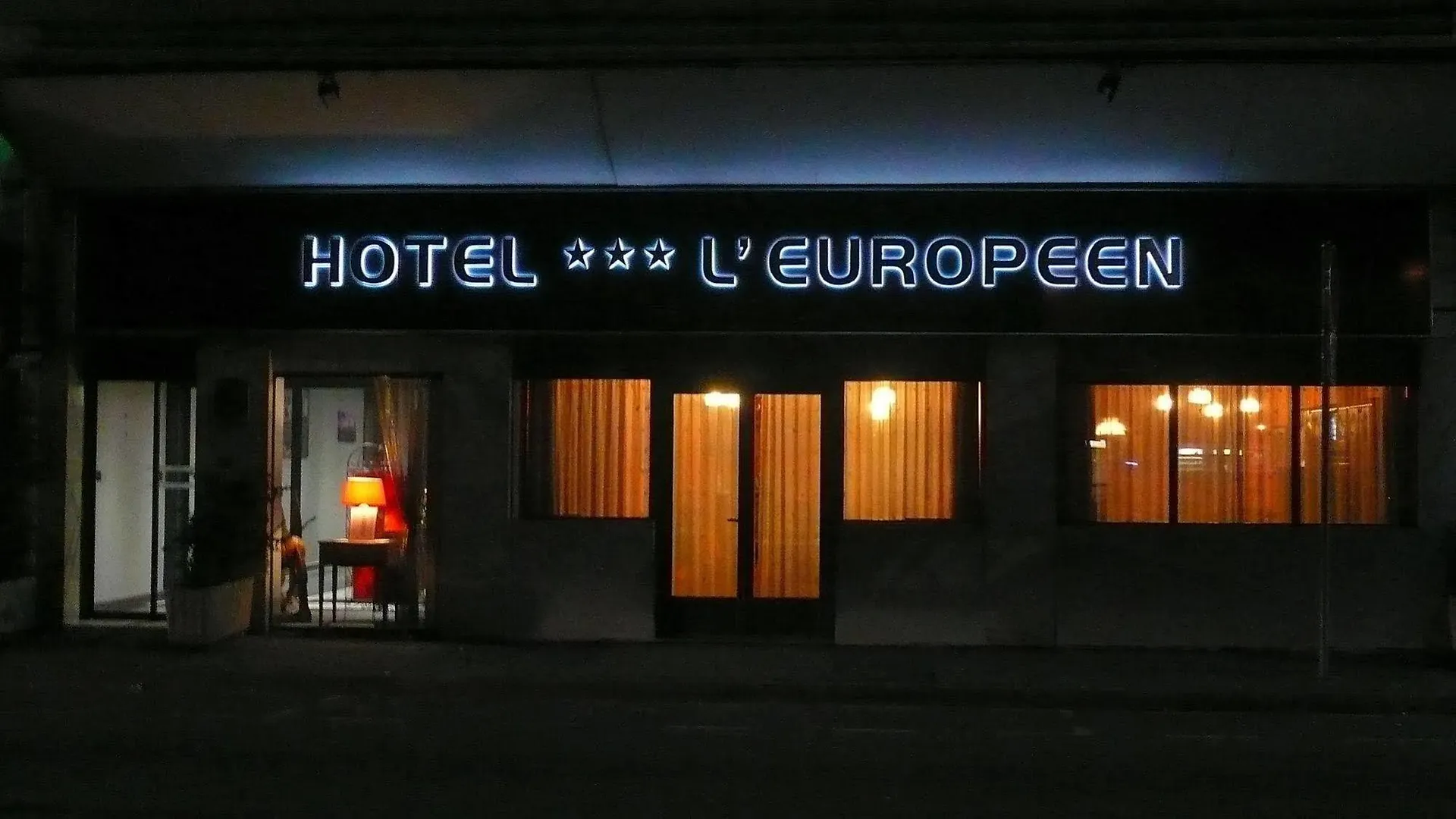 Hotel L'Europeen Ταρμπ 3*,